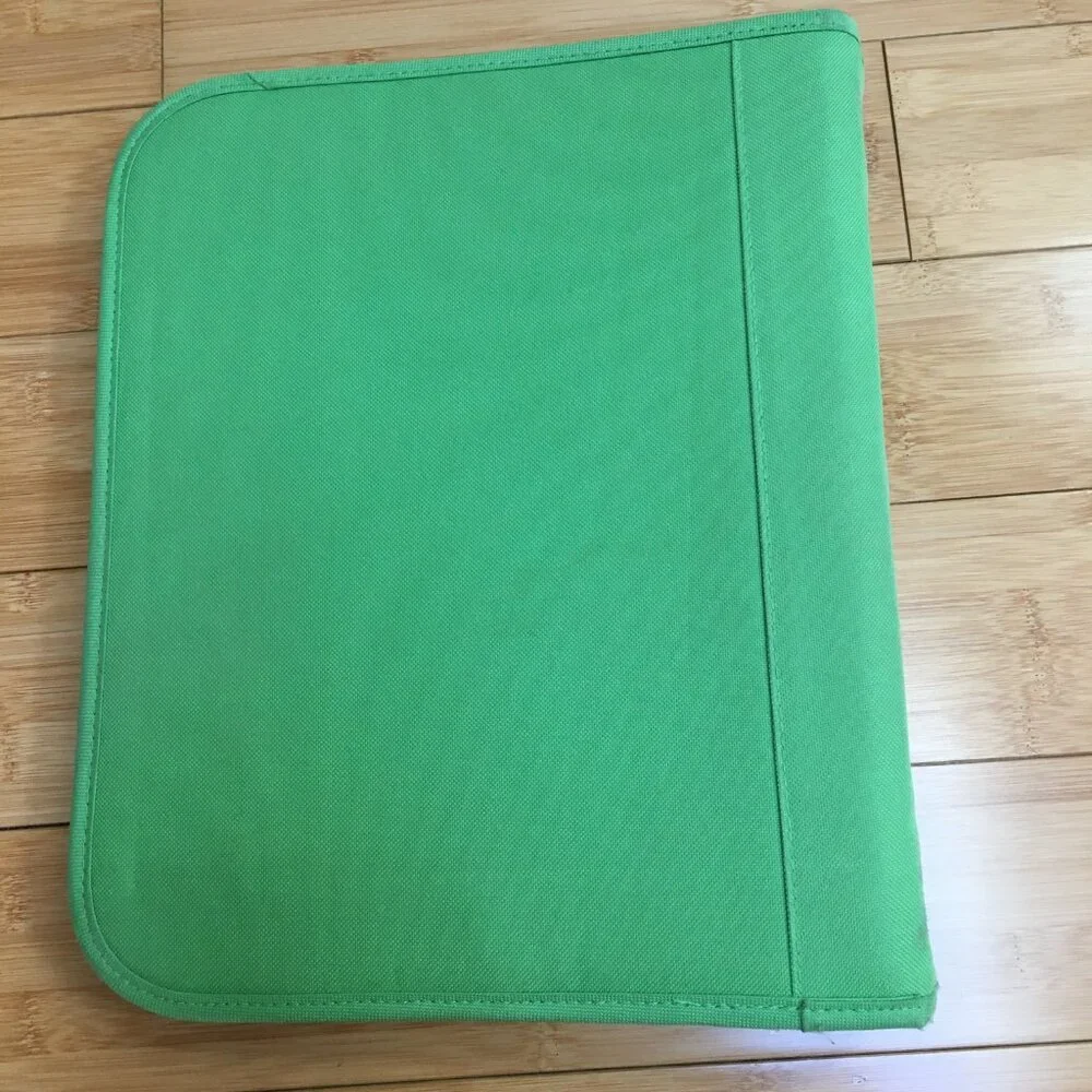 EUC Green Zipper Binder/Organizer